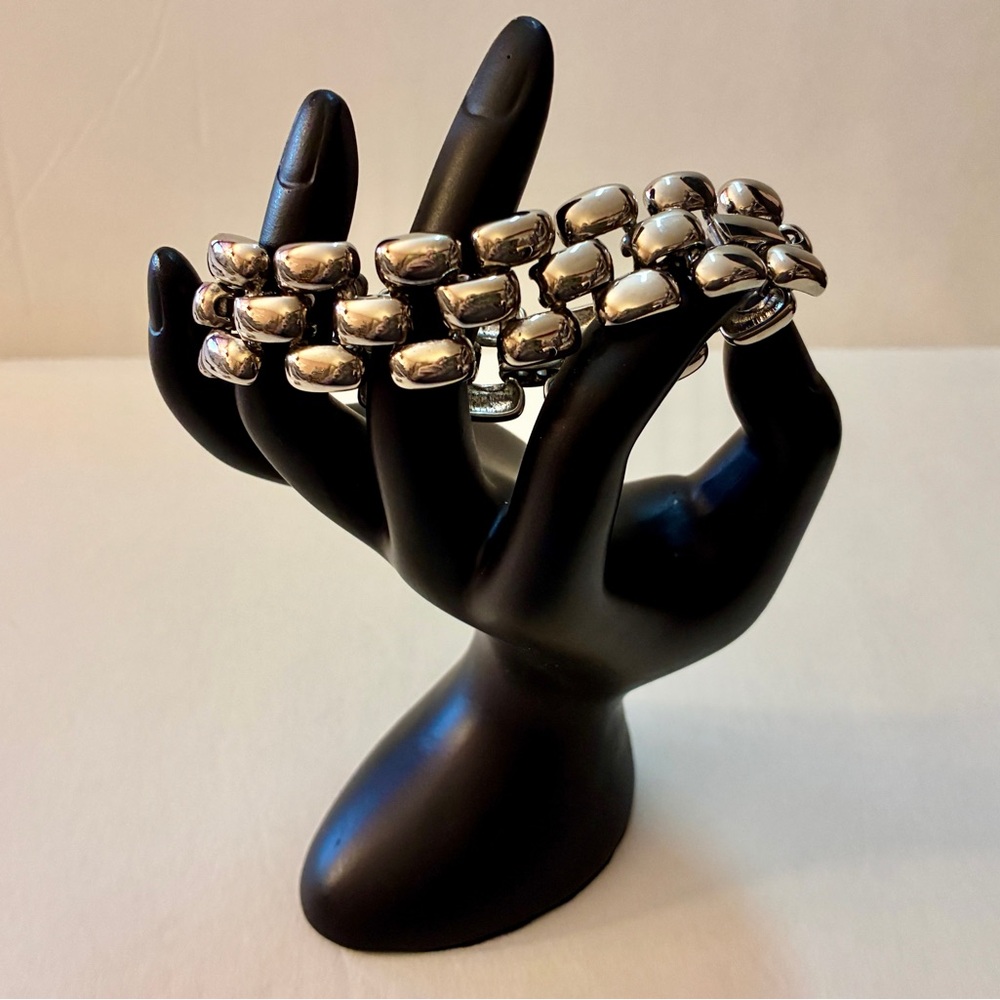 Gorgeous, Vintage, Chunky Woven/Mesh Metal Bracelet in Silver Tone Setting